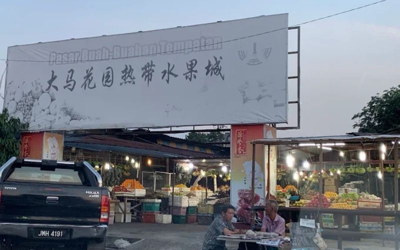Local Fruits Market 7
